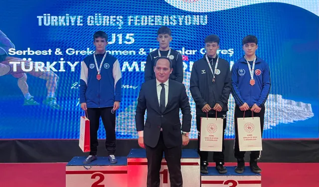 Bursalı güreşçiler Türkiye kürsüsünde