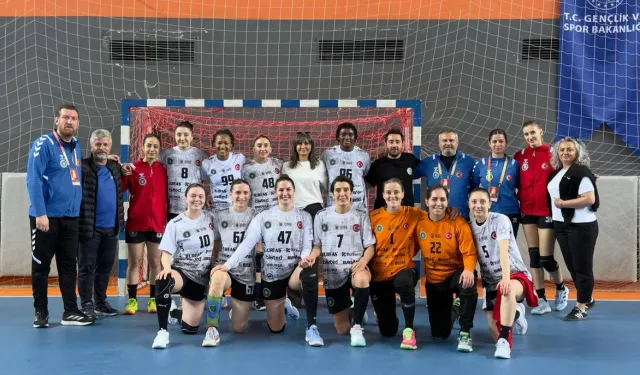 Bursalı kadınlar hentbolda zorlanmadan kazandı