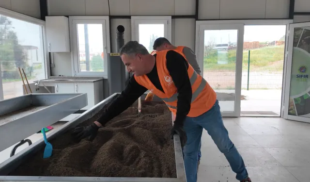 Çayırova'da kompost üretim tesisi toprağa can oluyor