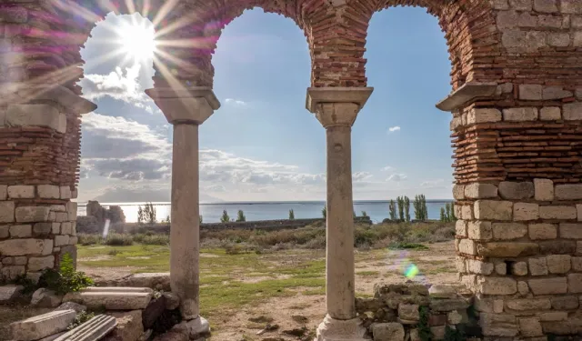 Enez Kalesi'ne 'bin liralık' ihmal!