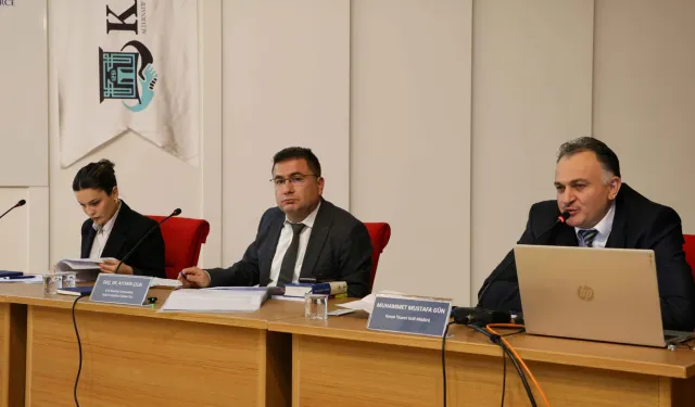 Konya'da fakülteli öğrencilere ticaret sicili uygulamalı anlatıldı