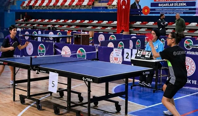 Masa tenisinde şampiyonlar Ağrı'da belirlendi