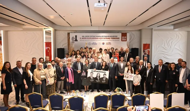 Mesir Satranç Turnuvası'nda ödüller verildi