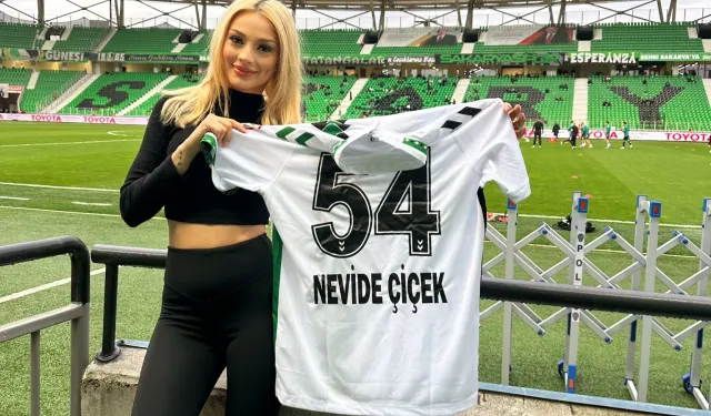 Sakaryaspor'dan Nevide Çiçek'e özel jest!