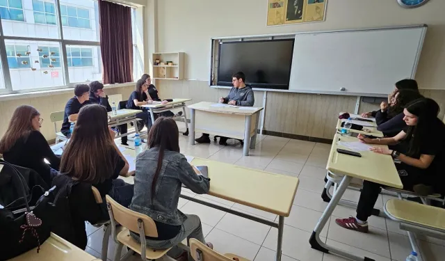 Bursa Mudanya'da liselilerin 'münazara' heyecanı