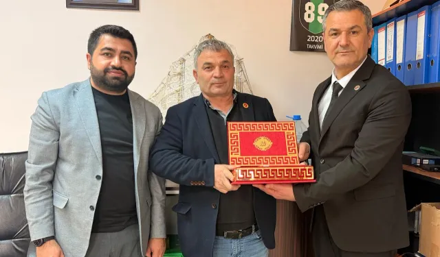 İzmit Belediyesi muhtarları mutlu günlerinde unutmuyor