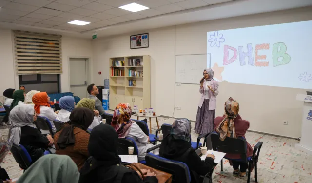 Konya'da Çocuk Mektebi'nde ailelere eğitim semineri