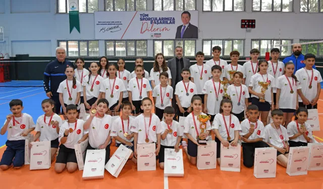 Osmangazi Belediyespor'dan badmintonda tarihi başarı