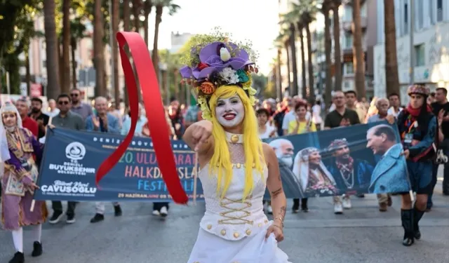 Denizli 20. Uluslararası Halk Dansları Festivali Coşkuyla Başladı