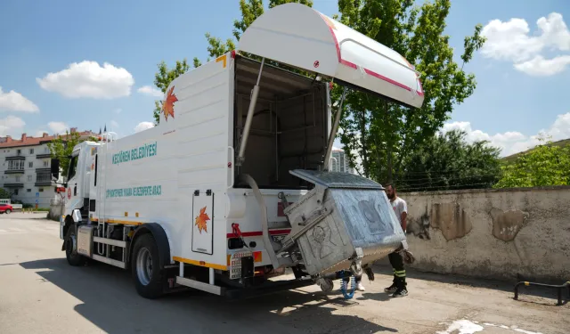 Ankara Keçiören'de konteynerler tek tek yıkanıyor