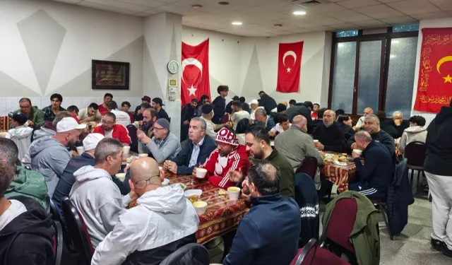 Dinslaken Selimiye Camii'nde A Milli Takım Heyecanı: Gurbetçiler Coştu, Mağlubiyet Üzdü