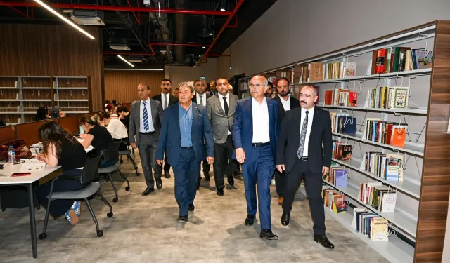 Malatya'da Başkan Er, öğrencilere yemek dağıttı