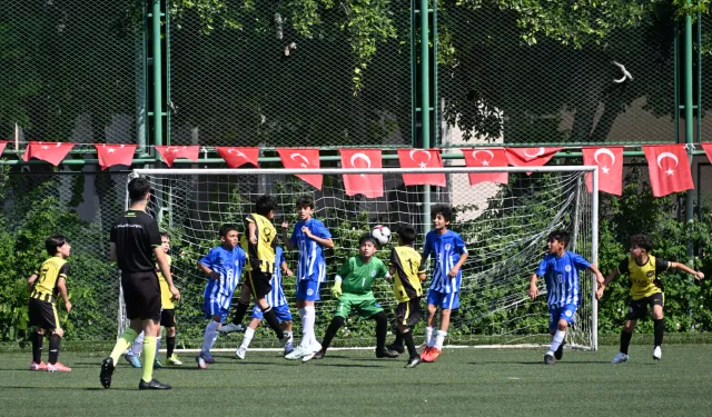Mersin'de Çocuk Futbol Şenliği devam ediyor