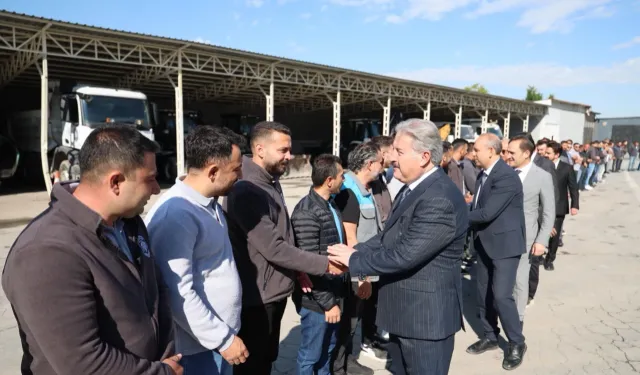 Mustafa Palancıoğlu personelle bayramlaştı