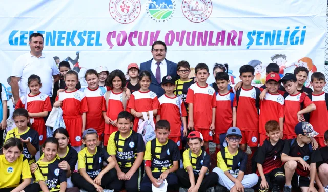 Sakarya'da Geleneksel Çocuk Oyunları Şenliği büyük ilgi gördü