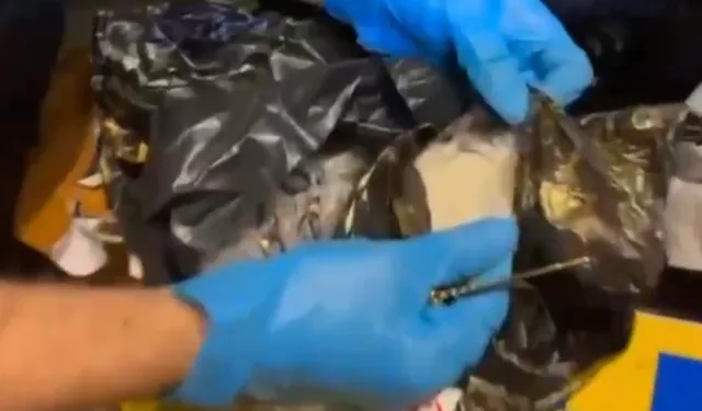 Ticari taksiye narkotik operasyonu: Motor bölümüne gizlenmiş 710 gram metamfetamin ele geçirildi