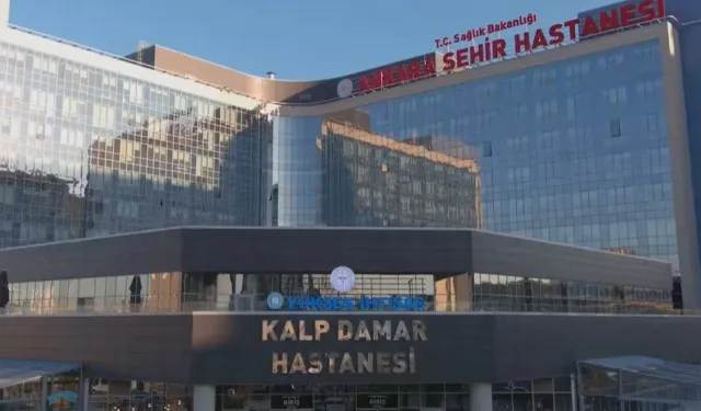Türkiye'nin İlk Yerli Kalp-Akciğer Makinesiyle İlk Ameliyat Başarıyla Yapıldı