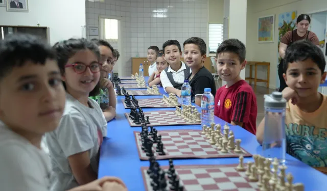Keçiören Belediyesi Yunus Emre Çocuk Eğitim Merkezi Satranç Turnuvası Ödülleri