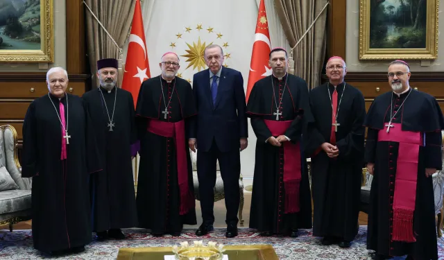 Cumhurbaşkanı Erdoğan, Kırgızistan Dışişleri Bakanı ve Katolik Heyeti Kabul Etti