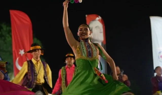 Denizli'de Uluslararası Halk Dansları Festivali coşkusu