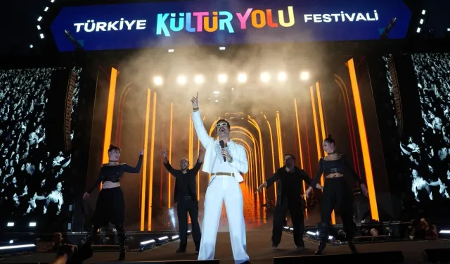 Gökhan Türkmen Bursa Kültür Yolu Festivali'nde Unutulmaz Bir Konsere İmza Attı