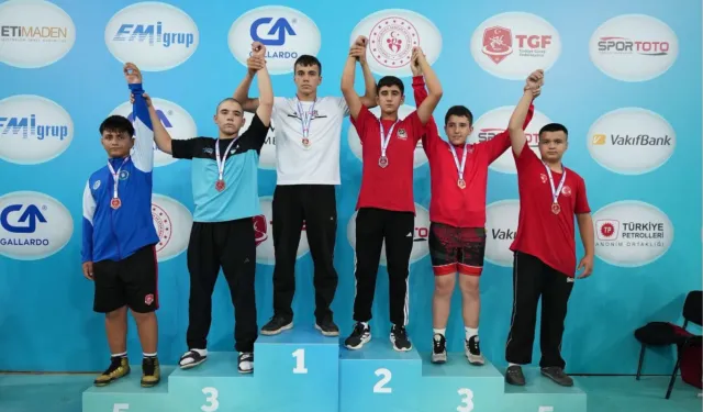 Güreşte Bursa Yıldırım rüzgarı