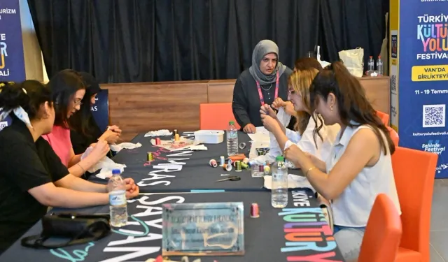 Van Kültür Yolu Festivali'nde Geleneksel Sanat Rüzgarı