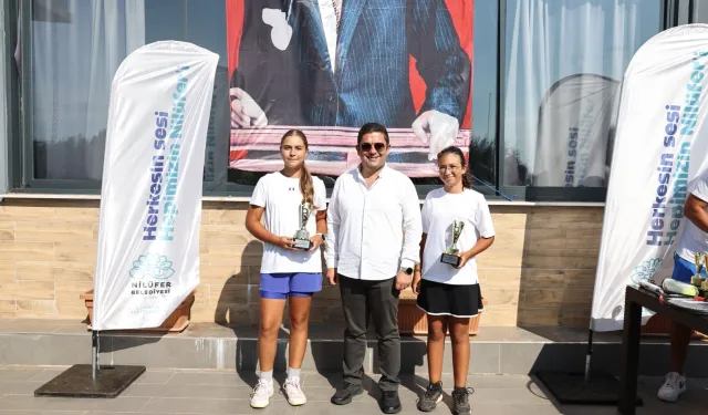 Bursa Nilüfer'de Zafer coşkusu kortlara taşındı