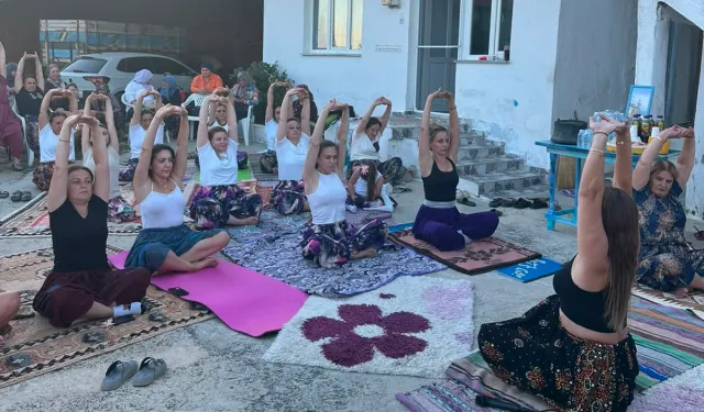 Çanakkale'de şalvarla yoga yaptılar!