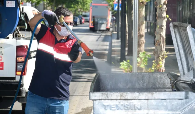 Çöp konteynerlerinde temizlik ve ilaçlama seferberliği