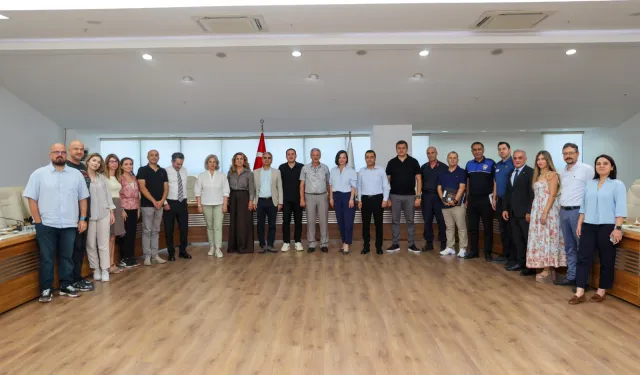 İzmir Karabağlar'da sahipsiz atık alarmı!