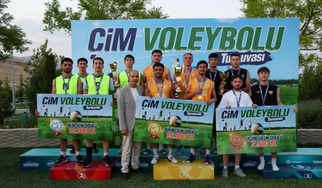 Konya Selçuklu'da 'Çim Voleybolu'na muhteşem final
