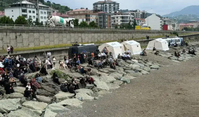 Rize Çayeli'nde denizde kaybolan 10 yaşındaki çocuk için arama çalışmaları sürüyor