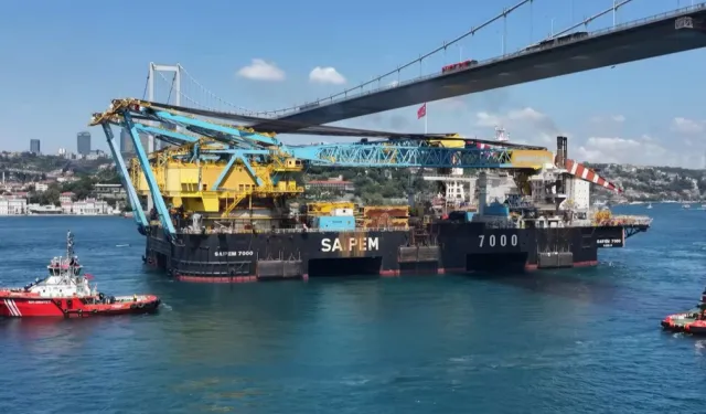 Dev Vinç Gemisi Saipem 7000 Boğazlar'ı Emniyetle Geçti