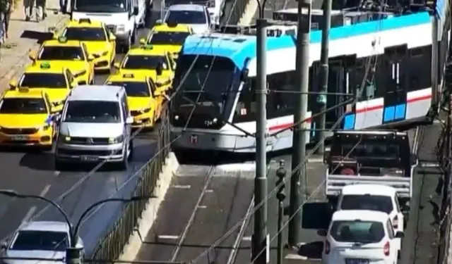 T1 Kabataş-Bağcılar hattında tramvay raydan çıktı