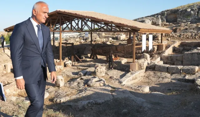 Bakan Mehmet Nuri Ersoy'dan Perre Antik Kenti'ne yakın takip