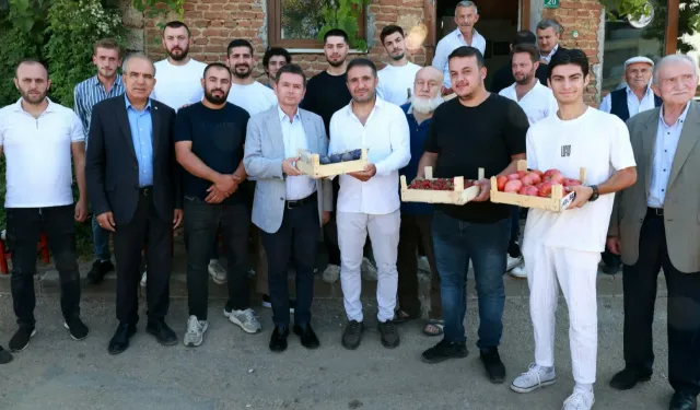 Bursa Osmangazi'de Yigitali Mahallesi'nde Başkan Aydın'a sevgi seli