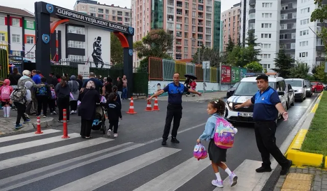 İstanbul Beylikdüzü'nde okul çevrelerinde güvenlik artırıldı