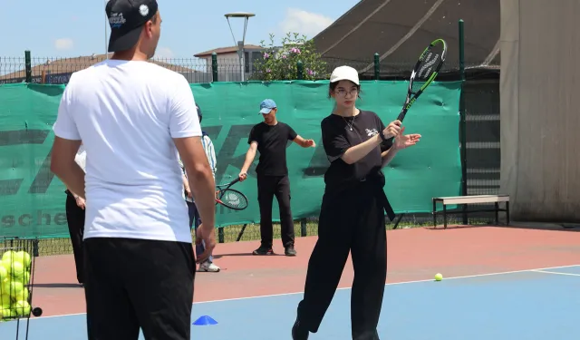 Sakarya'da Sonbahar Spor Okulu'nda tenis heyecanı