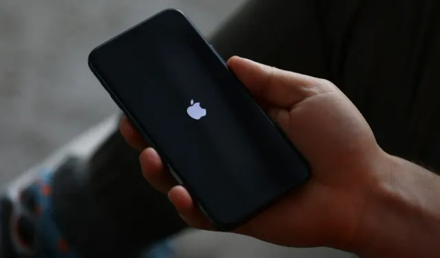 Yeni tanıtılan iPhone'ların ardından eski modellere de zam geldi