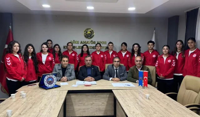 Ağrı Kadın Futbol Takımı'na kapalı saha ve deplasman desteği