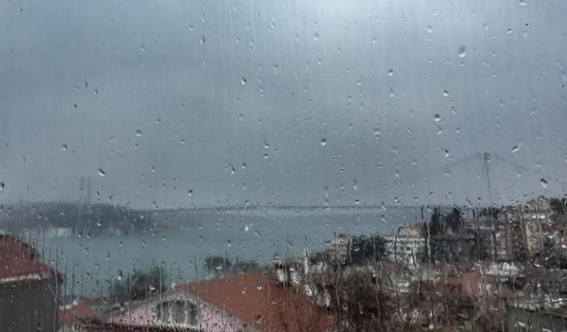 İstanbul için fırtına ve sağanak alarmı! Valilik uyardı