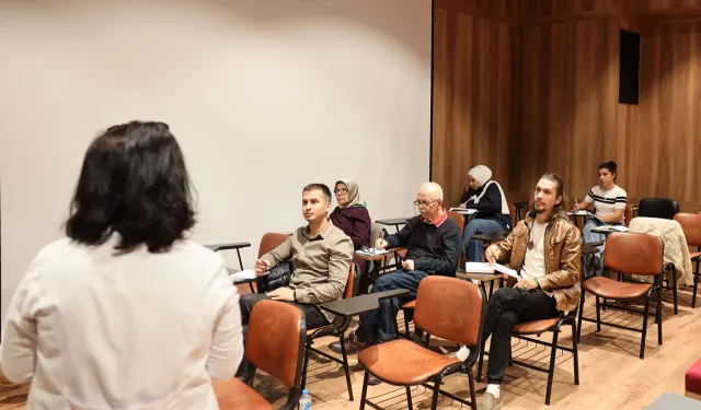 SAMEK'le 7'den 70'e herkes yeni bir dil öğreniyor