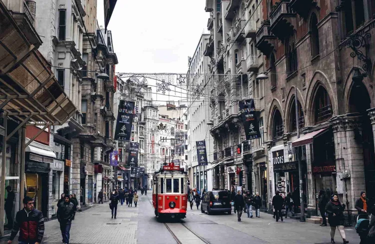 İstanbul caddelerindeki ziyaretçi trafiği turistle ayrılıyor... Alışveriş Caddeleri Raporu yayımlandı