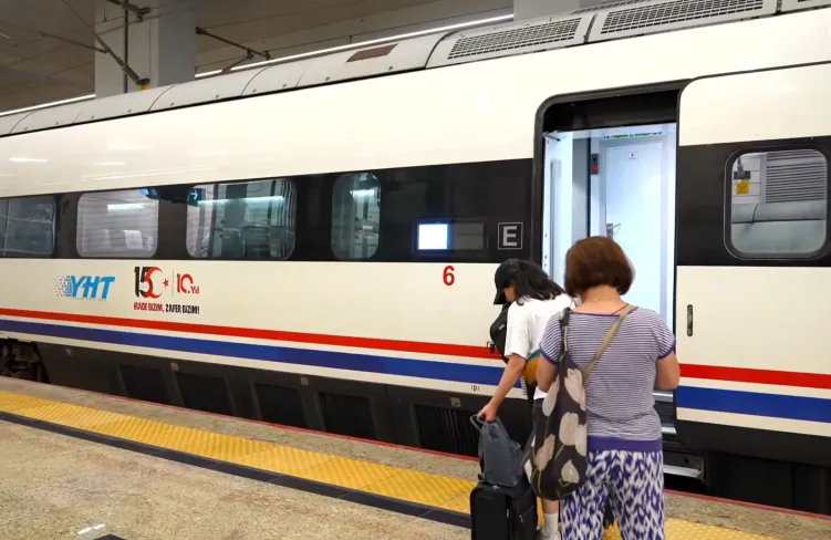 TCDD'den 15 Temmuz'a Özel YHT Giydirmesi: İrade Bizim Zafer Bizim
