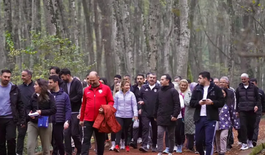Bakan Tekin Belgrad Ormanı'nda öğretmenlerle yürüdü