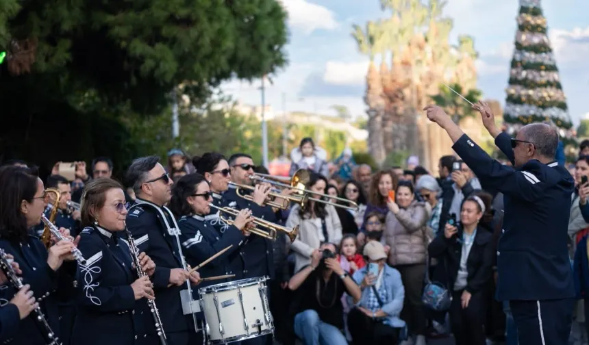 İzmir, yeni yılı rengarenk bir festivalle karşılıyor