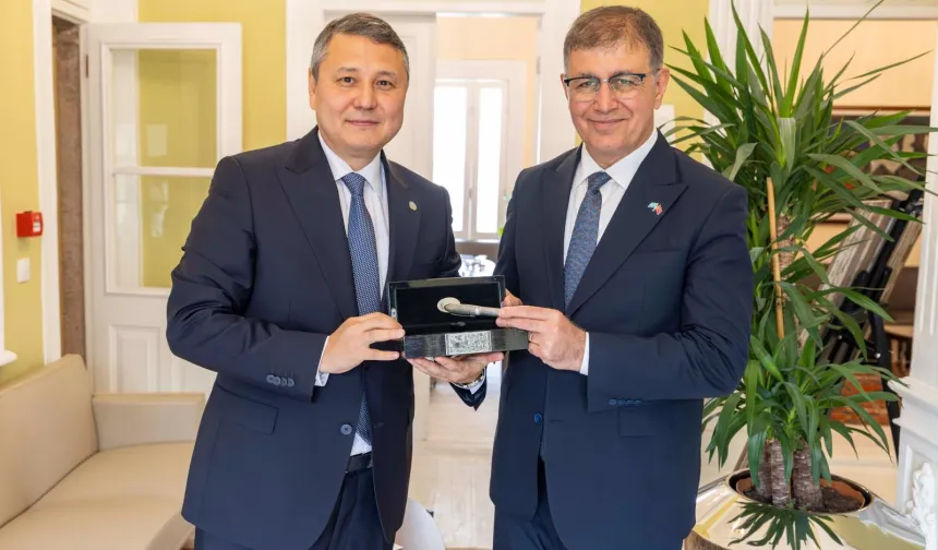 İzmir'de Kazakistan heyeti Ay Yıldızlı Konak'ta ağırlandı