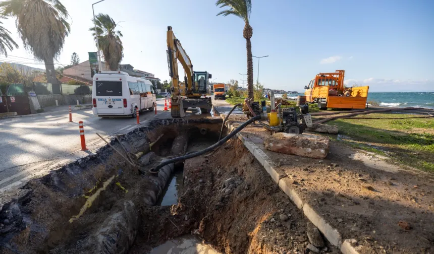 İzmir Mithatpaşa'da ana boru arızası için İZSU seferber oldu