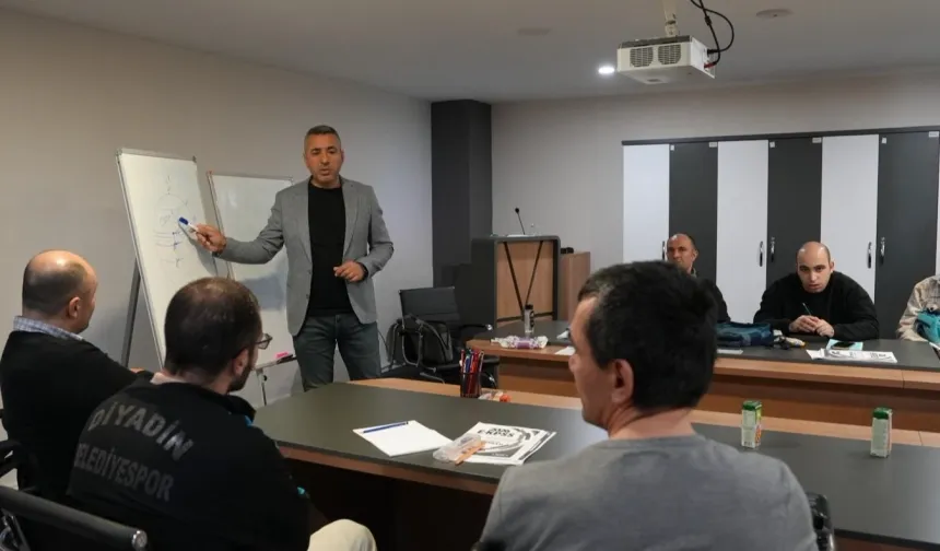 Balıkesir'de özel gereksinimli bireylere e-KPSS hazırlık eğitimi